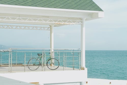 Gratis lagerfoto af anløbsbro, cykel, hav