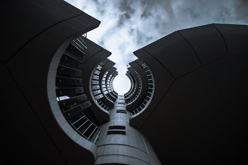 Yüksek Katlı Beton Binanın Düşük M Açılı Fotoğrafçılığı