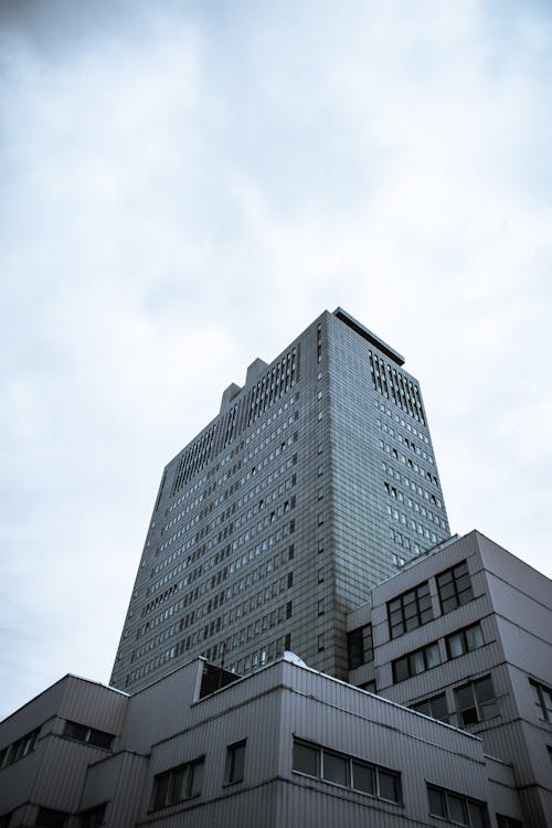 Yüksek Katlı Binanın Düşük Açılı Fotoğrafı
