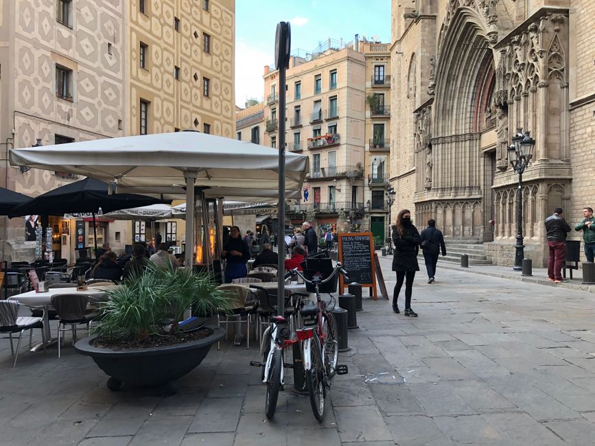 El Born Restaurant (e.g., El Xampanyet)