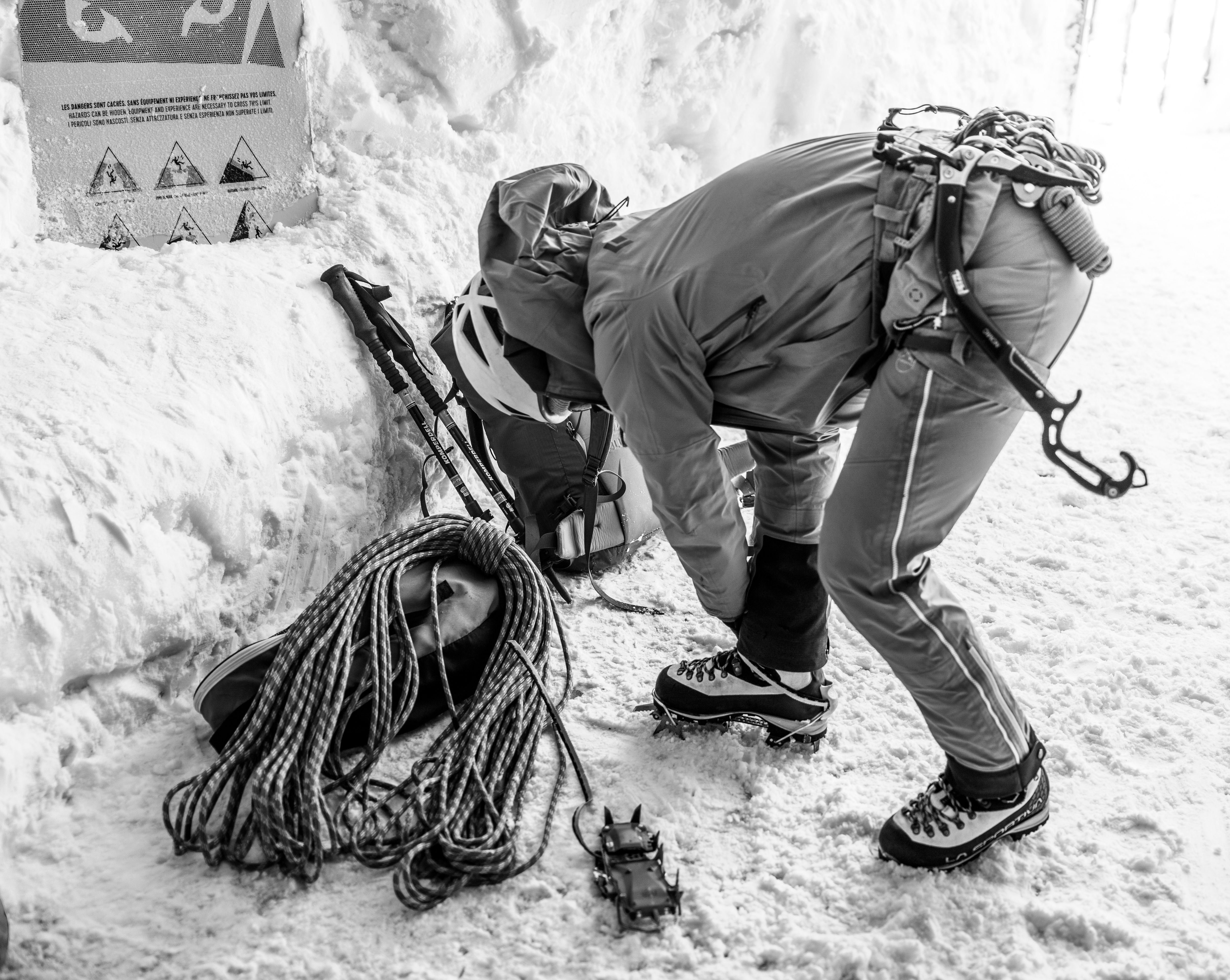 Snow hiking photos download the best free snow hiking stock photos