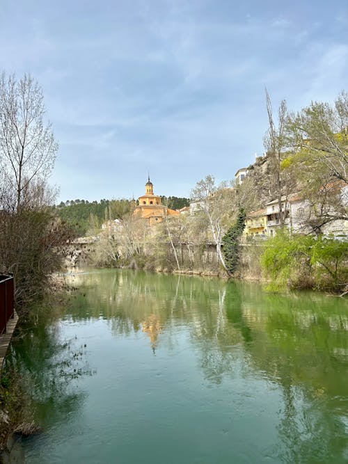 bina, bir uzunluk ölçüsü, bulutlar içeren Ücretsiz stok fotoğraf