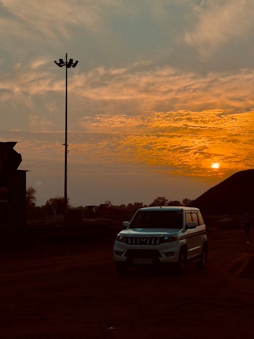Základová fotografie zdarma na téma nádherný západ slunce, oblačno, SUV