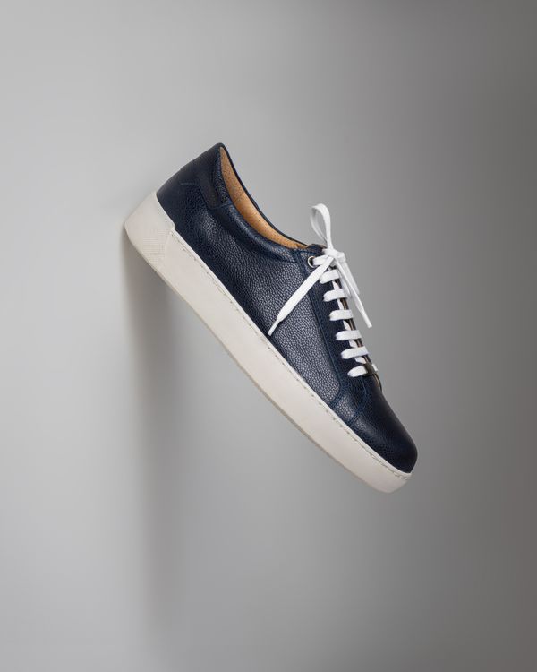 Ballstar exclusive suede low-top trainers in cornflower — photo by saeed karimi on Pexels