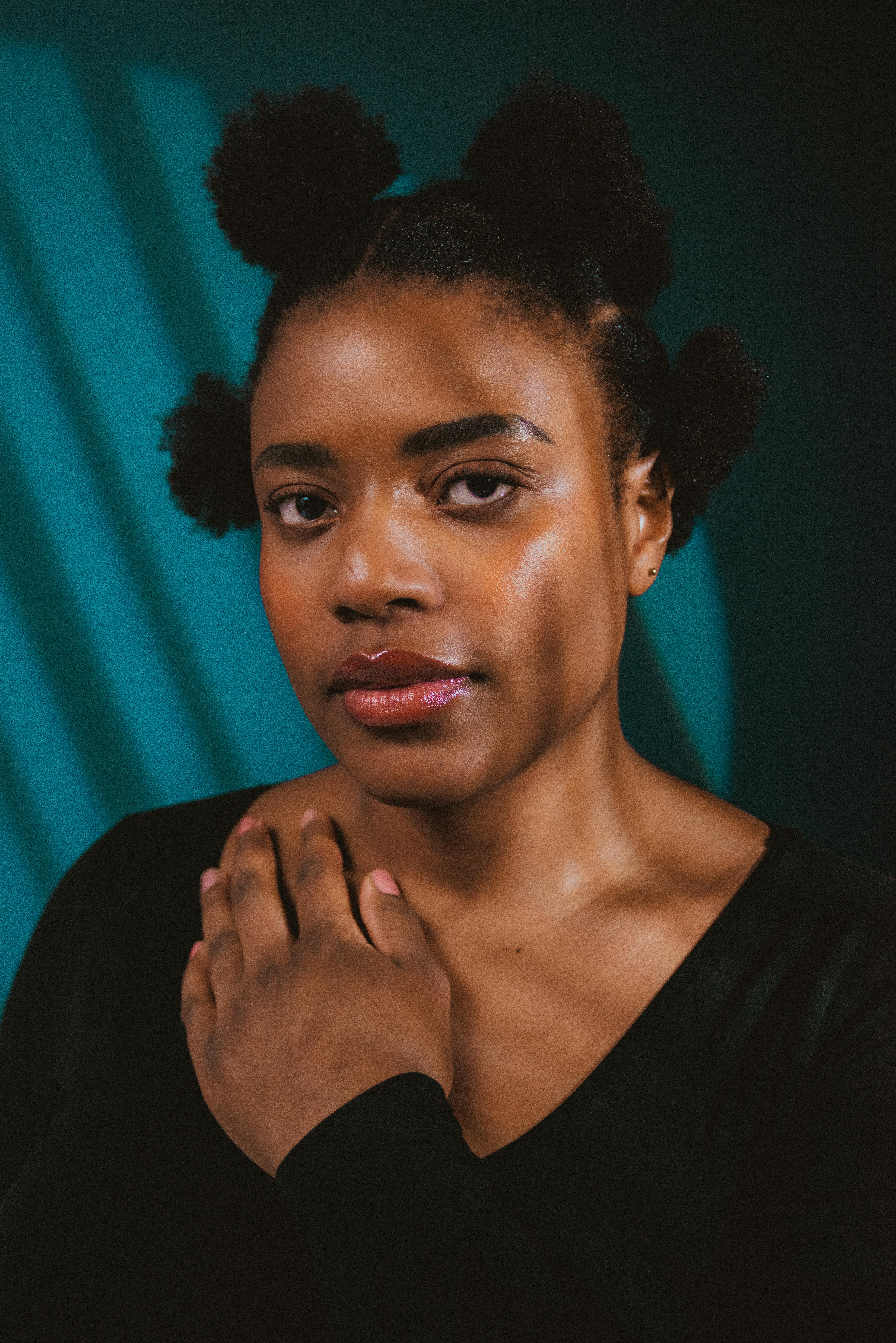 Free Elegant portrait of a black woman in studio setting showcasing natural hairstyle and poise. Stock Photo