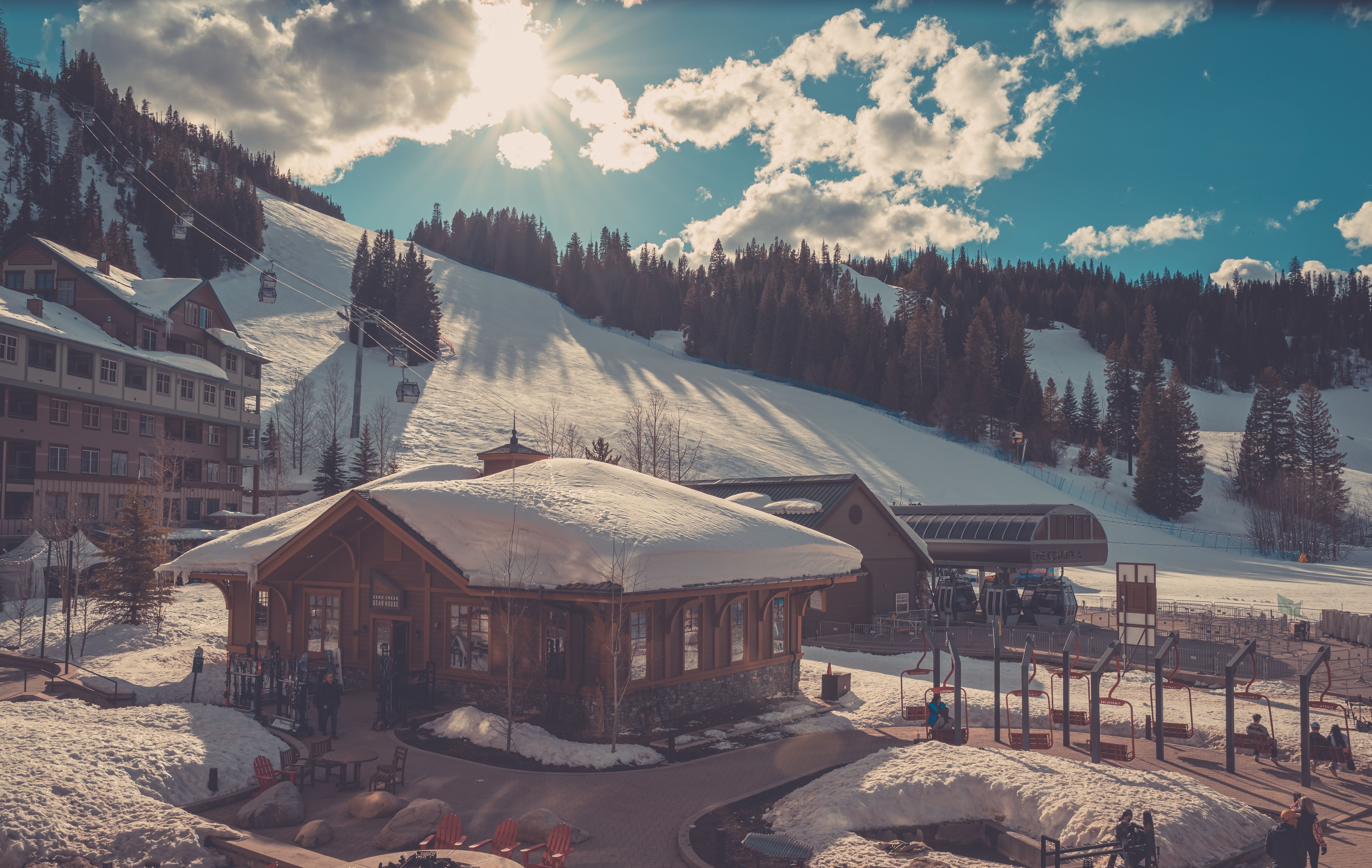 What Are Ski Camber and Rocker? A Clear Guide to Differences and How They Affect Skiing