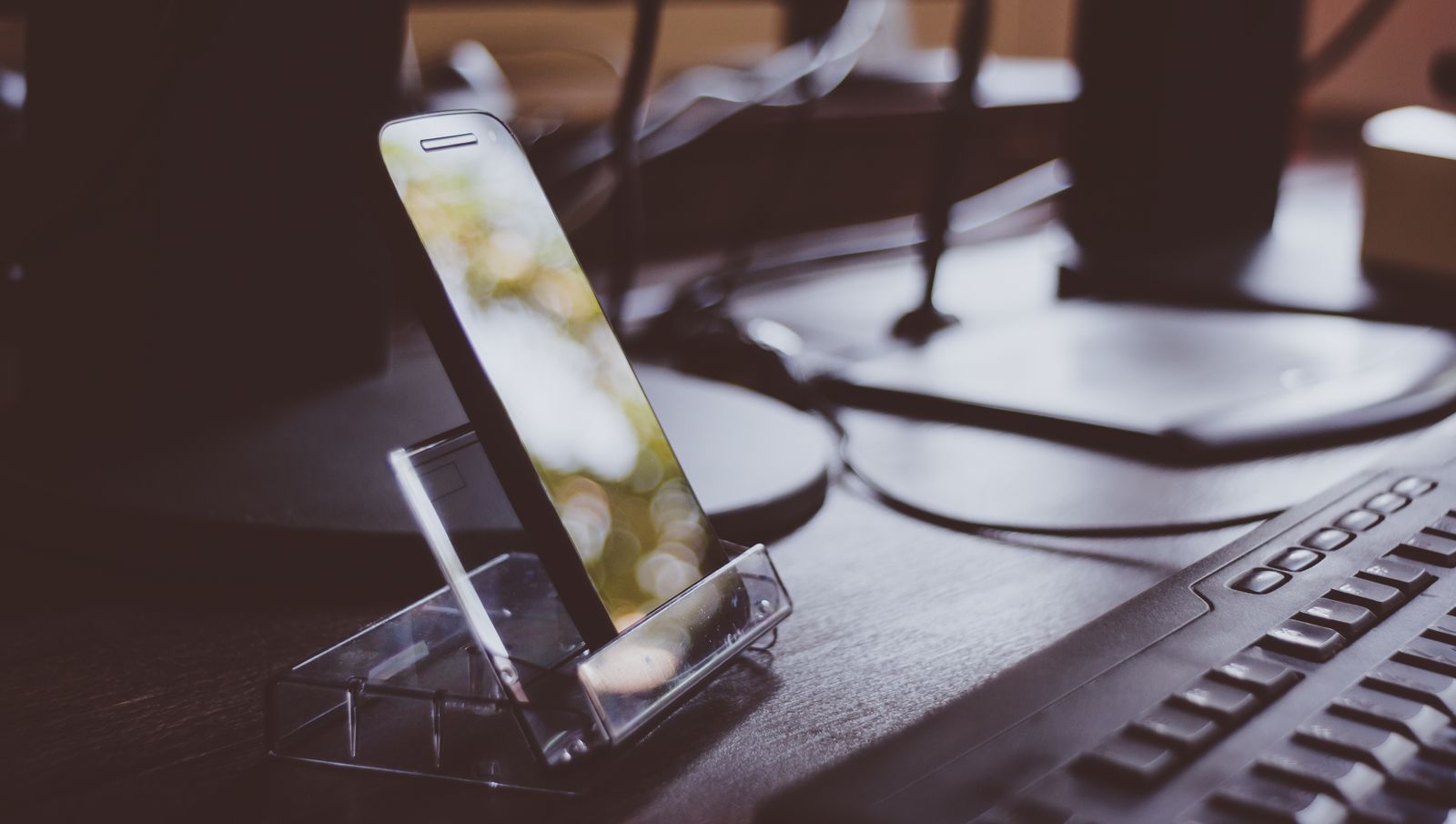 Fragmented Fleets: Restoring Executive Control Over Scattered Corporate and BYOD Hardware Ecosystems 7 unified endpoint management consulting services: mobile management app viewed on a smartphone in front of a laptop.