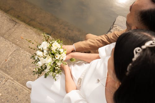 Безкоштовне стокове фото на тему «біла сукня, букет нареченої, весілля»