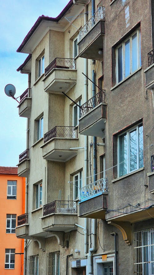 A building with balconies and windows on the side