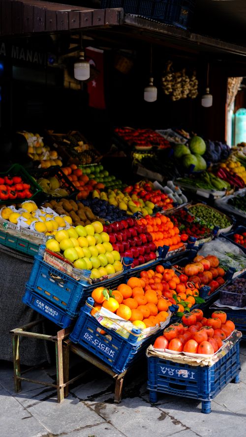 Free A colorful display of fresh fruits at an outdoor market in Gaziantep, Türkiye. Stock Photo