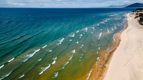 Ilmainen kuvapankkikuva tunnisteilla aallot, droonikuva, hiekkaranta