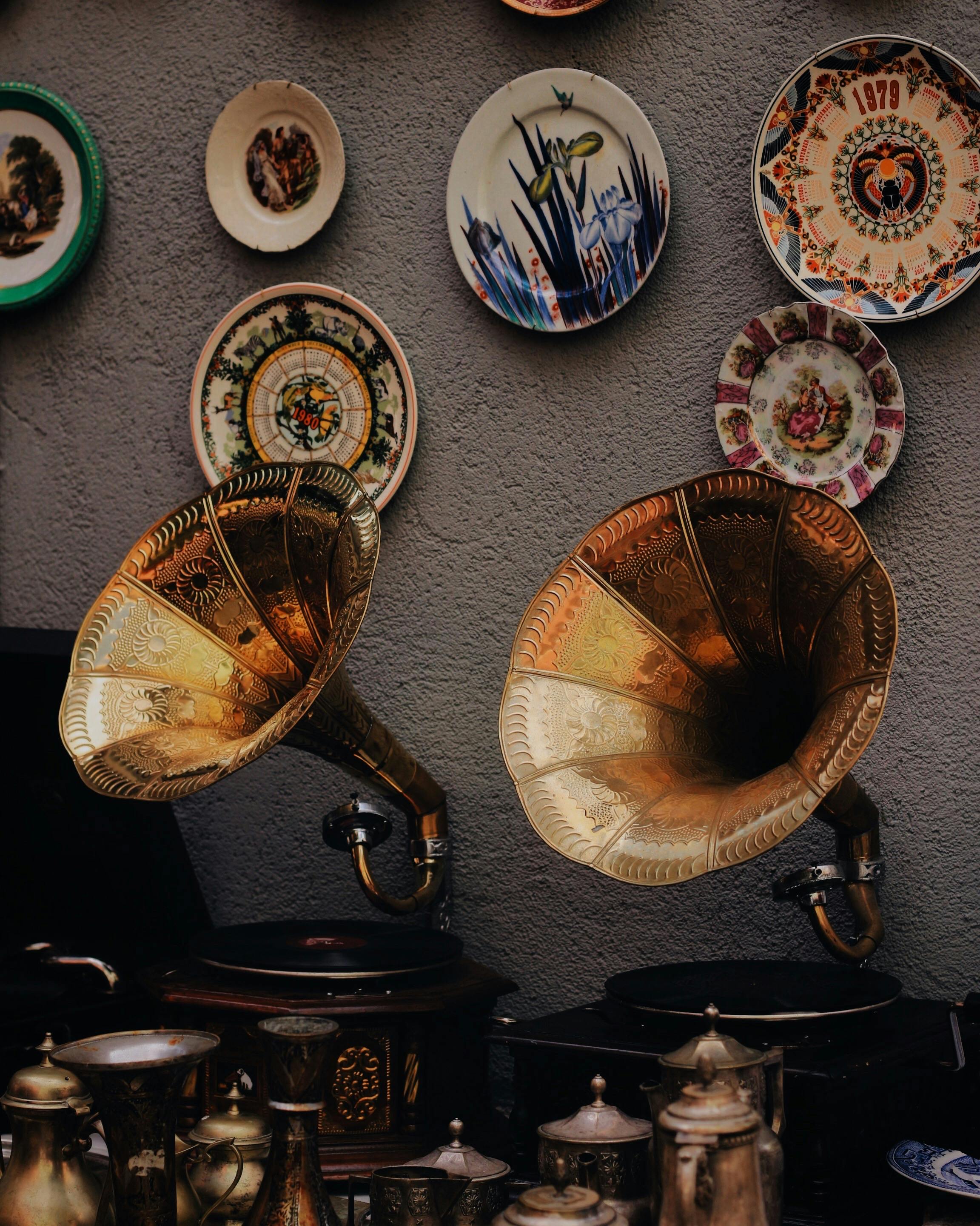Golden gramophones and vintage plates create a retro ambiance indoors.