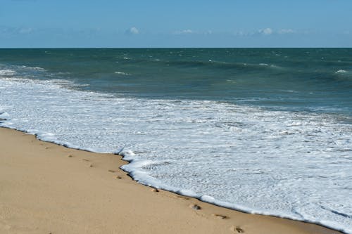 Бесплатное стоковое фото с атлантический океан, берег, волны
