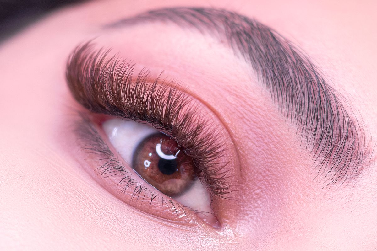 Mega Volume Wimpern: Dramatischer Blick — für wen er wirklich passt