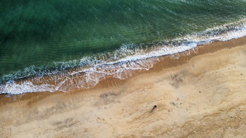 Foto stok gratis fotografi udara, gelombang, laut