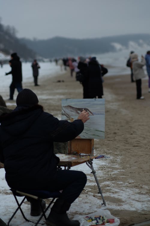 An artist paints the sea