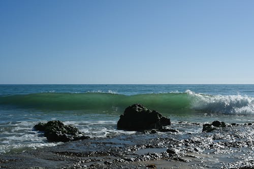 büyük dalgalar, dalgalar, dalgalar çökmesini içeren Ücretsiz stok fotoğraf