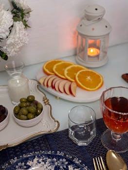 A beautifully arranged İftar table in Istanbul with fruits, drinks, and a lit lantern, evoking a cozy Ramadan ambiance.