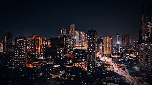 Foto stok gratis bangunan bertingkat tinggi, city street, di malam hari