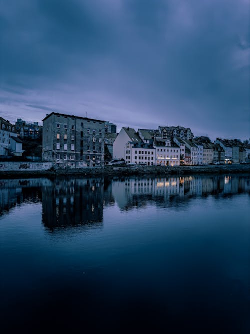 Foto d'estoc gratuïta de barri antic, cels de color blau fosc, fons blau fosc