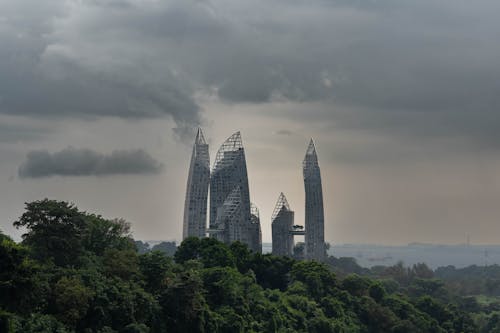 건물, 고층 건물, 구름의 무료 스톡 사진