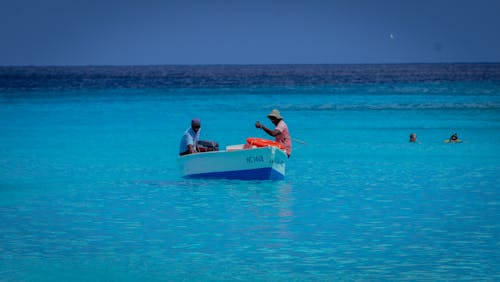 Ilmainen kuvapankkikuva tunnisteilla curacao, iso kivi, kalastaja