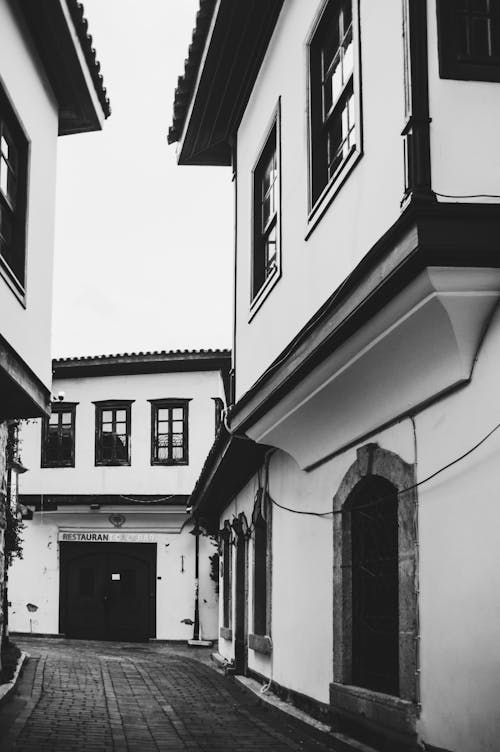 Immagine gratuita di bianco e nero, case, centro storico