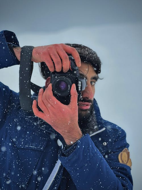 Základová fotografie zdarma na téma 35mm fotoaparát, černý fotoaparát, husté sněžení