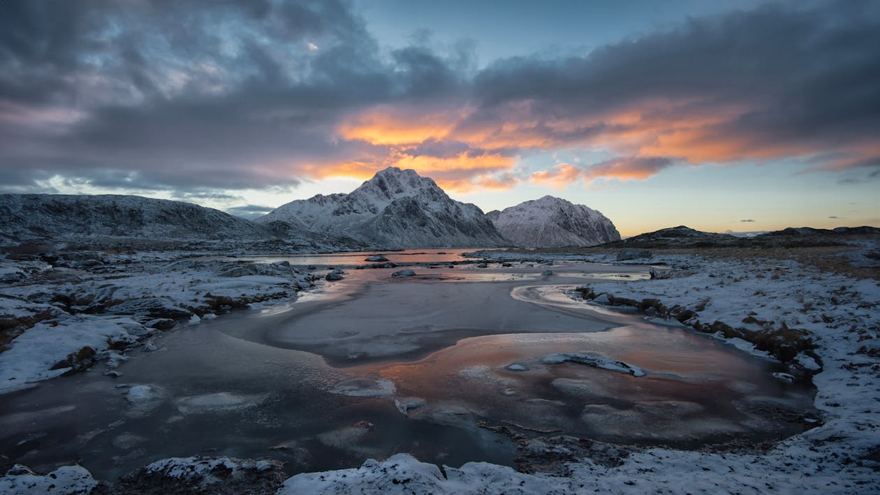 Frozen Lake in Winter 