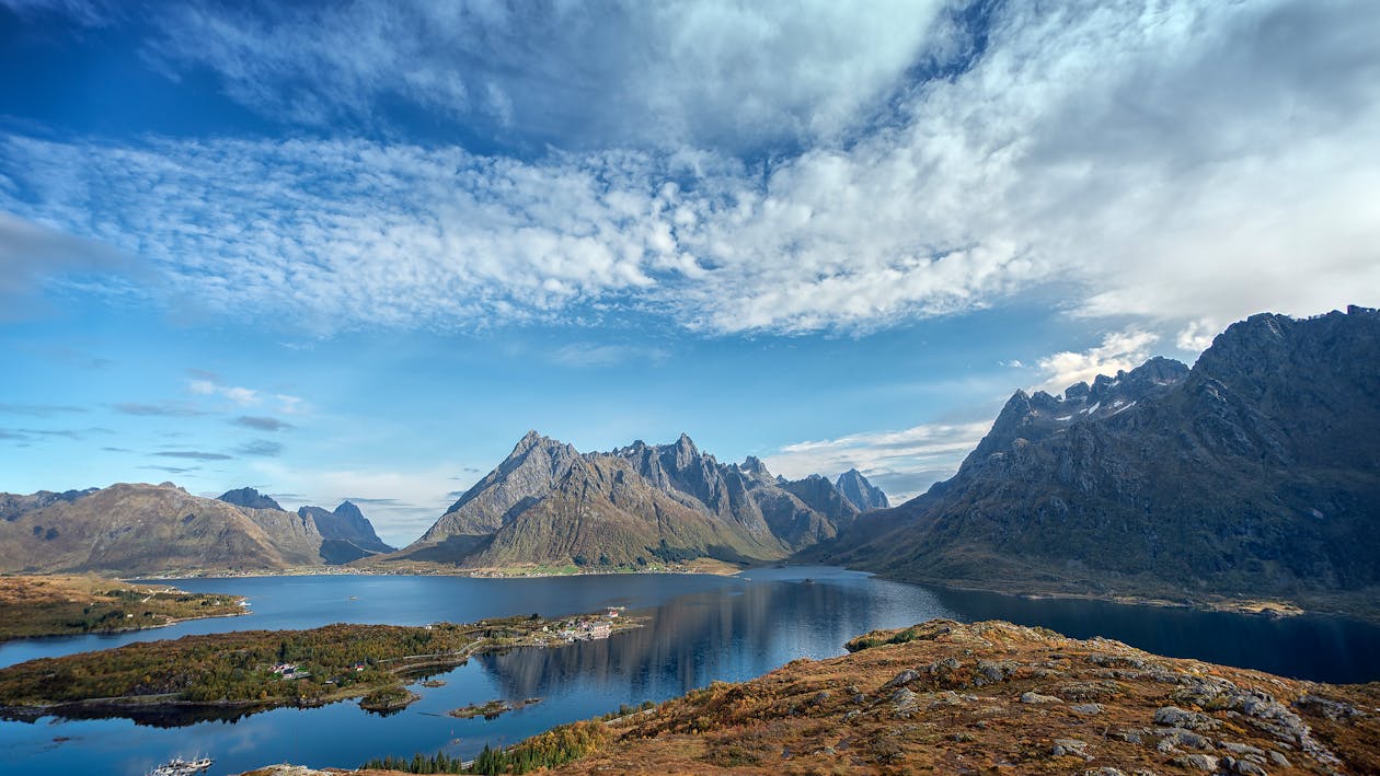 Mt.Higraftinden inLofoten