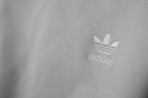 Gratis stockfoto met adidas, embleem, kleding