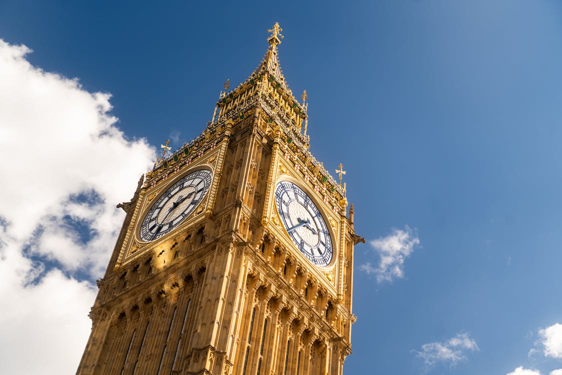 Big Ben, bina, dar açılı çekim içeren Ücretsiz stok fotoğraf