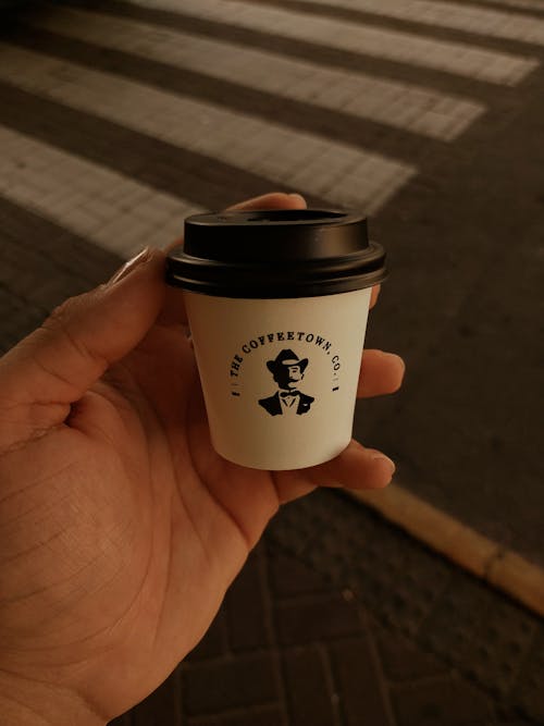 Ilmainen kuvapankkikuva tunnisteilla coffeetown amp co, Espresso, kädet ihmisen kädet