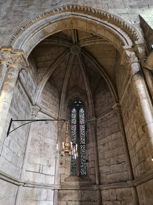 Kostnadsfri bild av glasmålning fönster, gotisk arkitektur, katedral