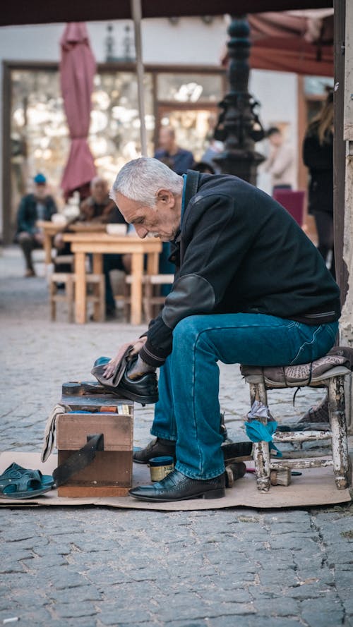 남자, 노인, 도시의 무료 스톡 사진