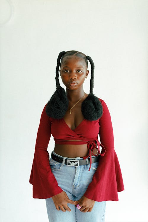 서 있는, 수직 쐈어, 아프리카 계 미국인 소녀의 무료 스톡 사진