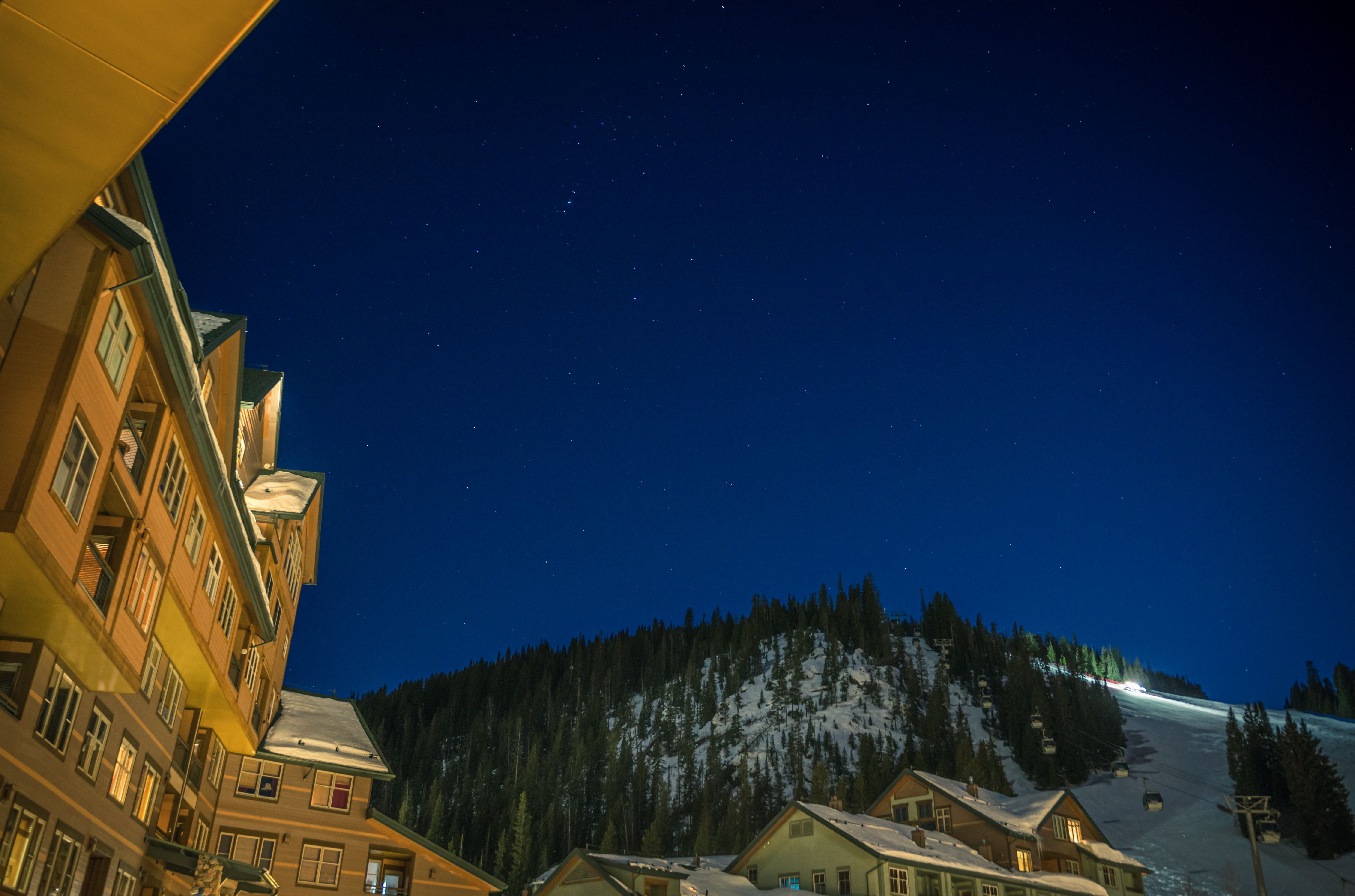 Serene winter scene of a snowy village beneath a clear starry night sky, perfect for tranquil mood settings.