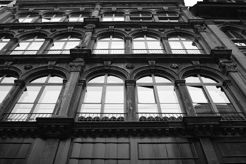 bina, camlar, dar açılı çekim içeren Ücretsiz stok fotoğraf