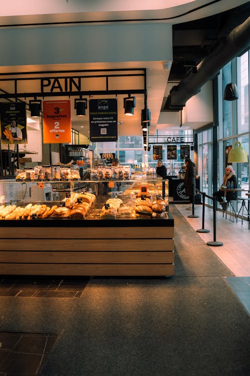 Free A bakery with a counter and a sign that says pain Stock Photo