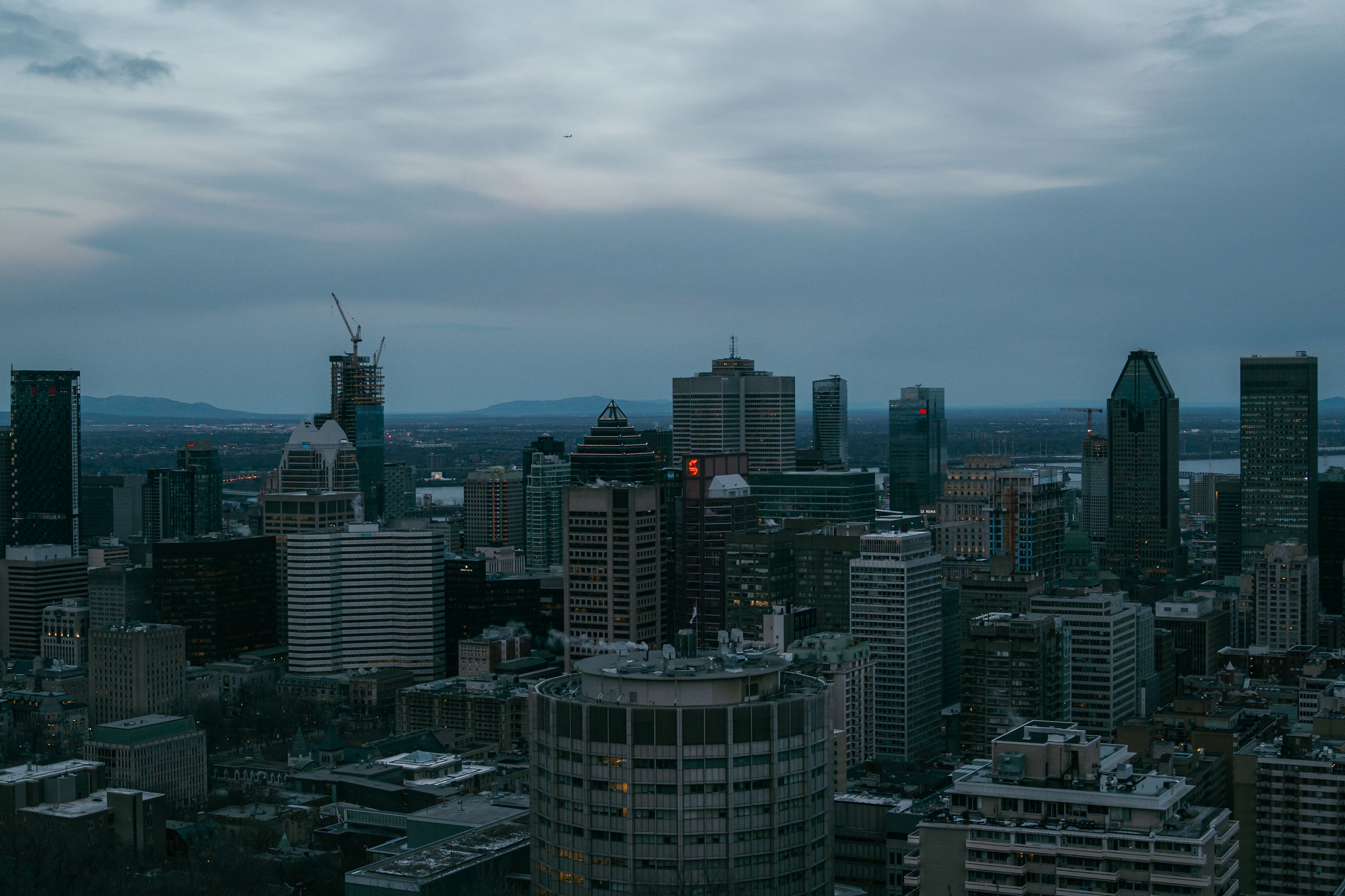 A city skyline at dusk with buildings and tall buildings · Free Stock Photo