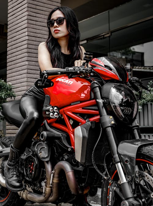 Lady and Ducati Monster 821