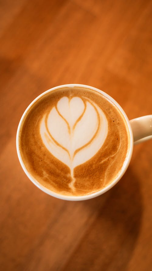 arka, bardak kahve, bir fincan kahve içeren Ücretsiz stok fotoğraf