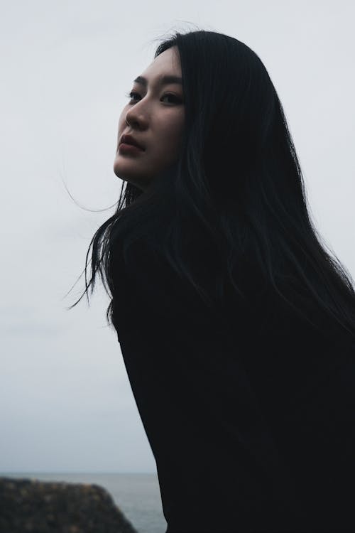 亞洲女人, 咖啡色頭髮的女人, 垂直拍摄 的 免费素材图片