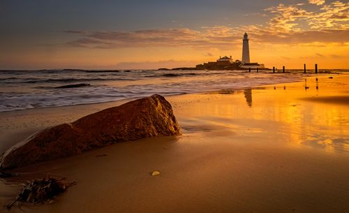 Free Sunset view of Saint Mary's Lighthouse reflecting in the sea, Whitley Bay. Stock Photo