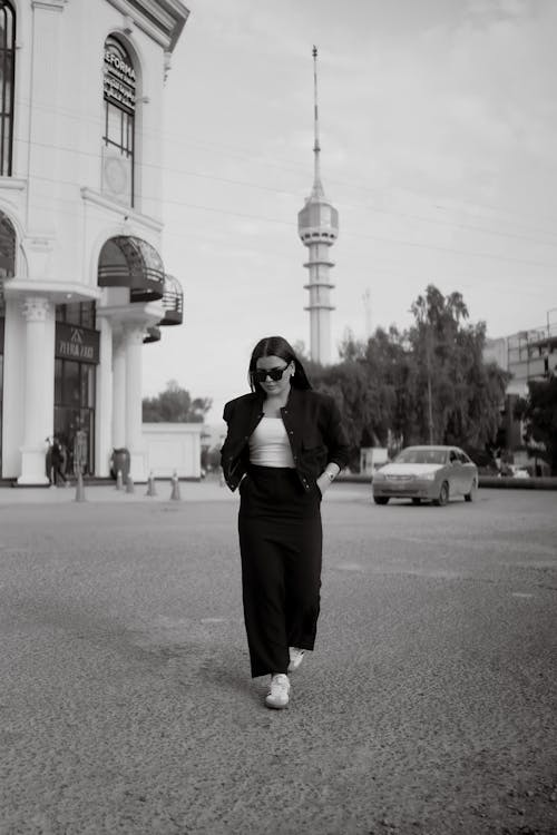 Základová fotografie zdarma na téma bunda, černobílý, kalhoty
