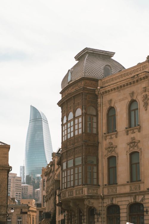 Free A cityscape capturing Baku's iconic blend of historic architecture and modern skyscrapers. Stock Photo