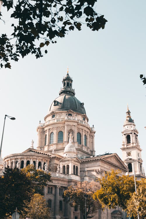 Ingyenes stockfotó alacsony szögű felvétel, Budapest, épület külseje témában