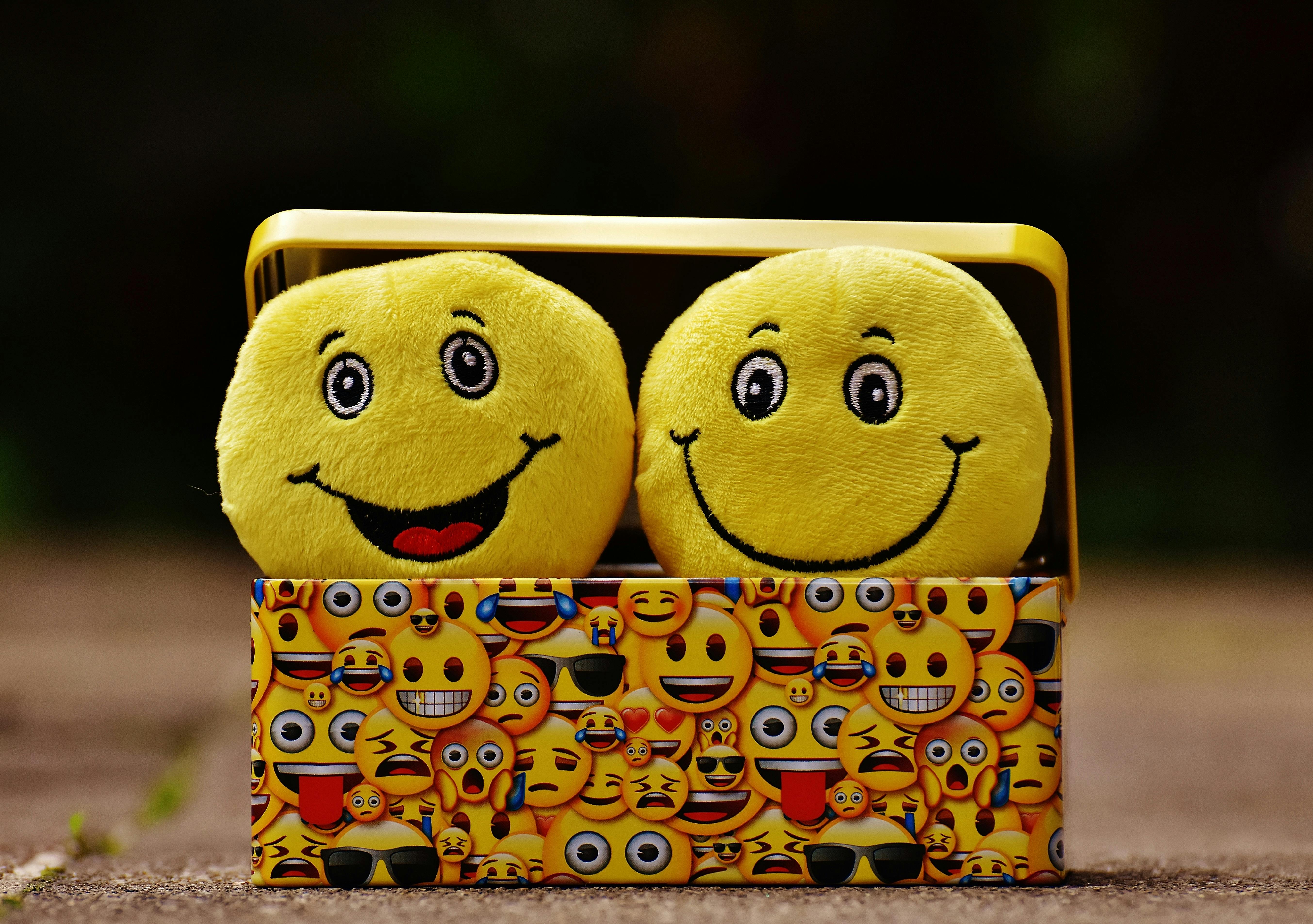 Emoticon Can Live Wallpaper - free download