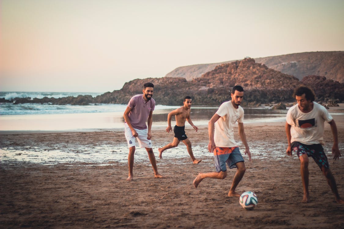 çalmak, deniz, erkekler içeren Ücretsiz stok fotoğraf