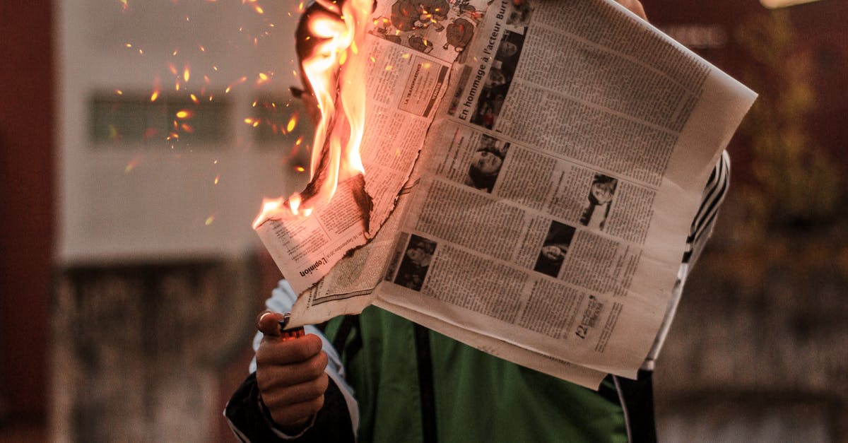 罷免領銜人佩戴卐臂章引爭議!李坤城怒批成國際醜聞